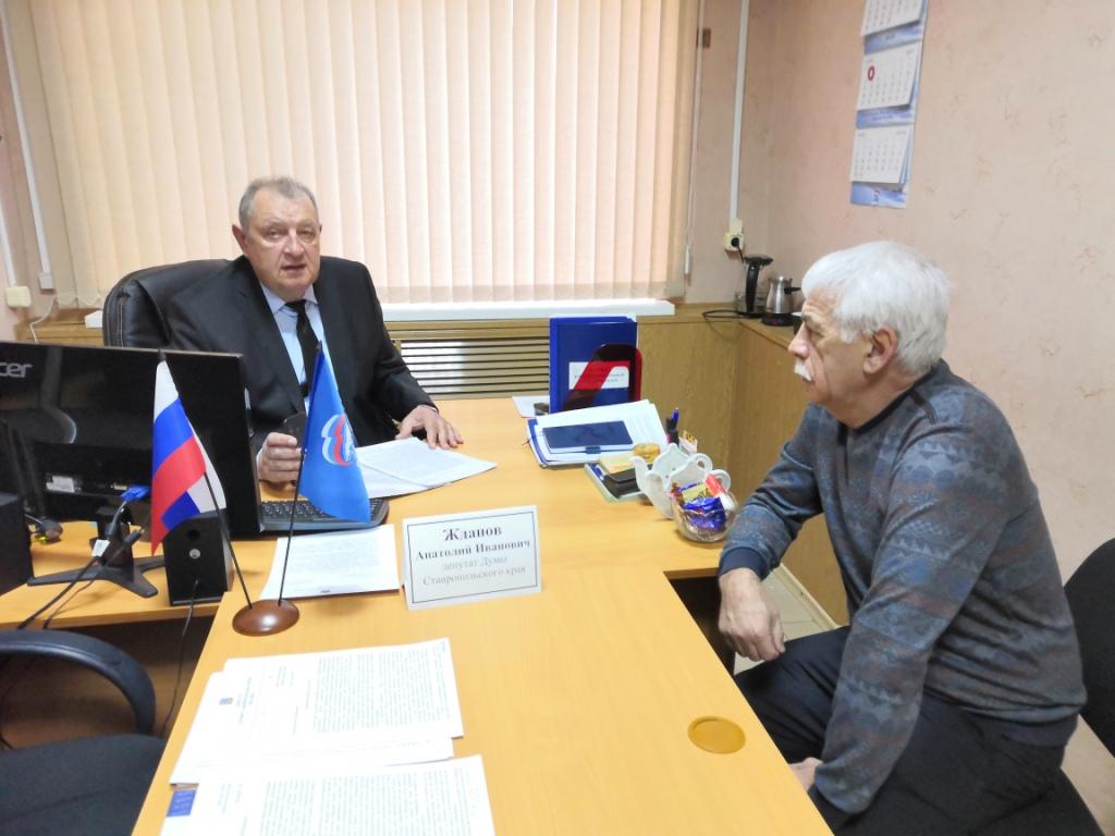 Депутат Думы Ставропольского края Анатолий Жданов принял участие в неделе приема граждан по вопросам здравоохранения.
